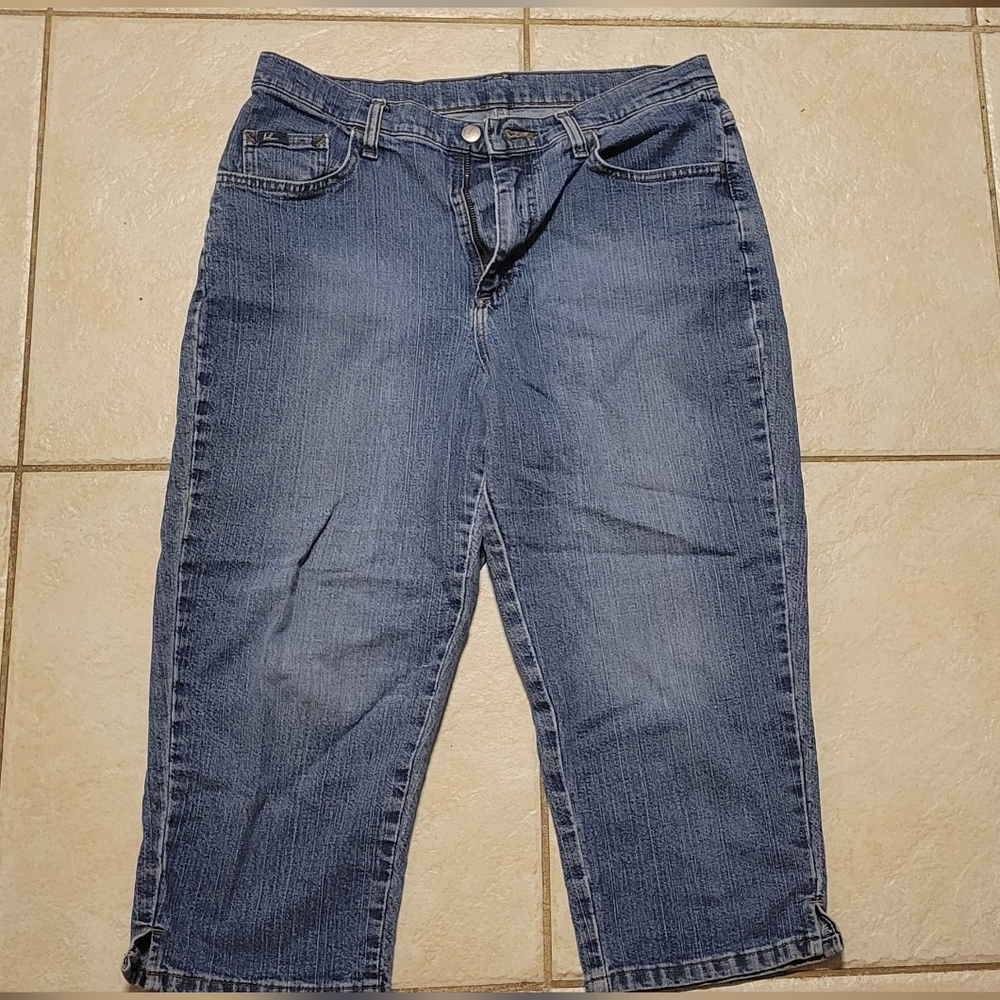 Blu Size 12 Ladies Denim Capris